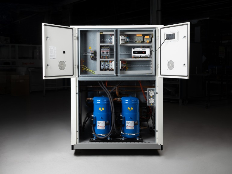 Chiller industrial en instalación con soporte técnico en terreno